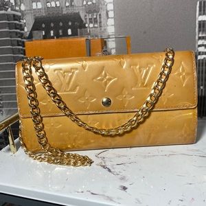 Authentic Louis Vuitton Vernis Sarah Wallet